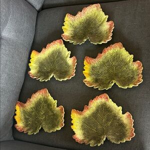 Better Homes And Gardens Leaf-Shaped Dinnerware Set - Green and Red